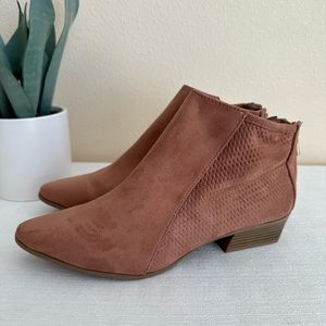 Qupid Light Brown Faux Suede Heeled Ankle Booties Woman’s 7.5M